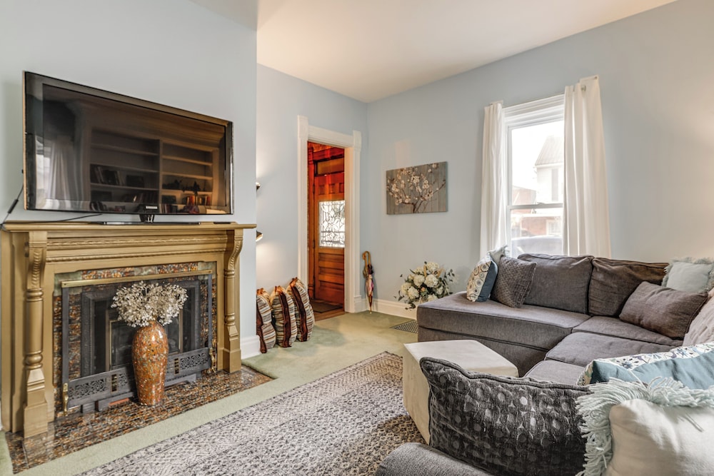 Walkable Group Getaway w/ Bikes in West Liberty!