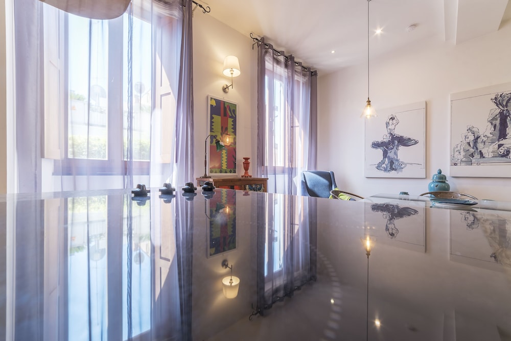 Piazza di Spagna Stylish Flat