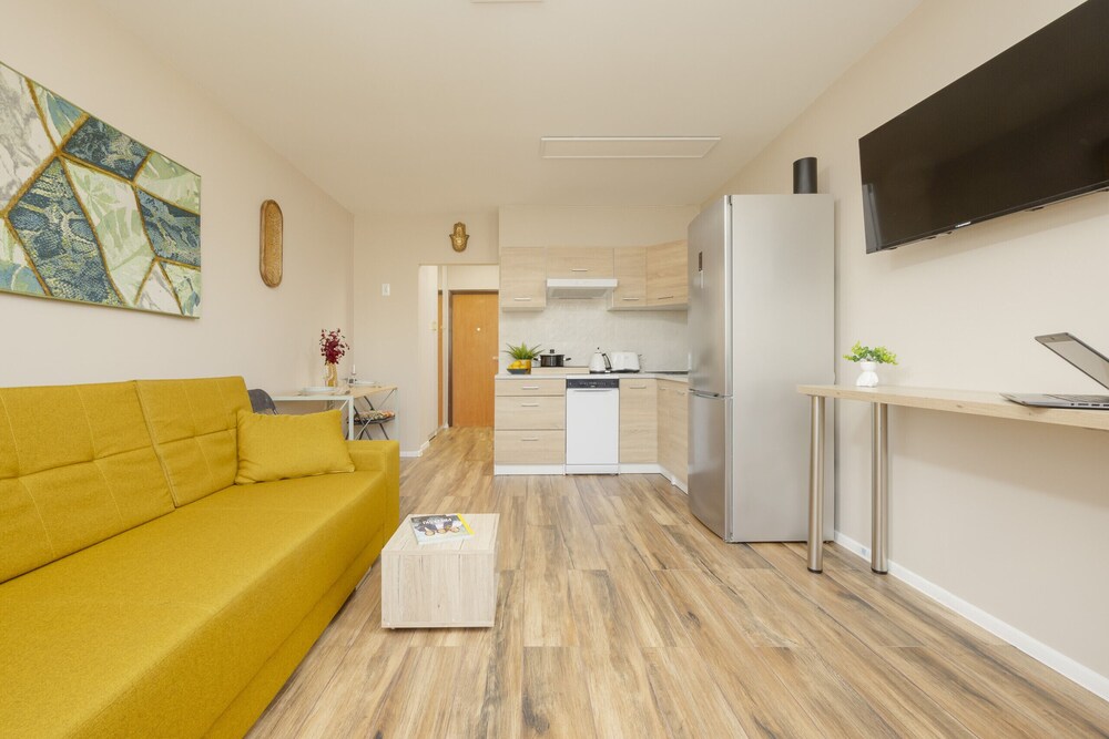 Żoliborz Modern 8th Floor by Renters
