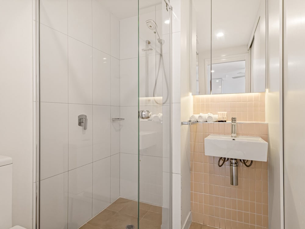 Stylish Apartment With Rooftop, BBQ & Spa Access