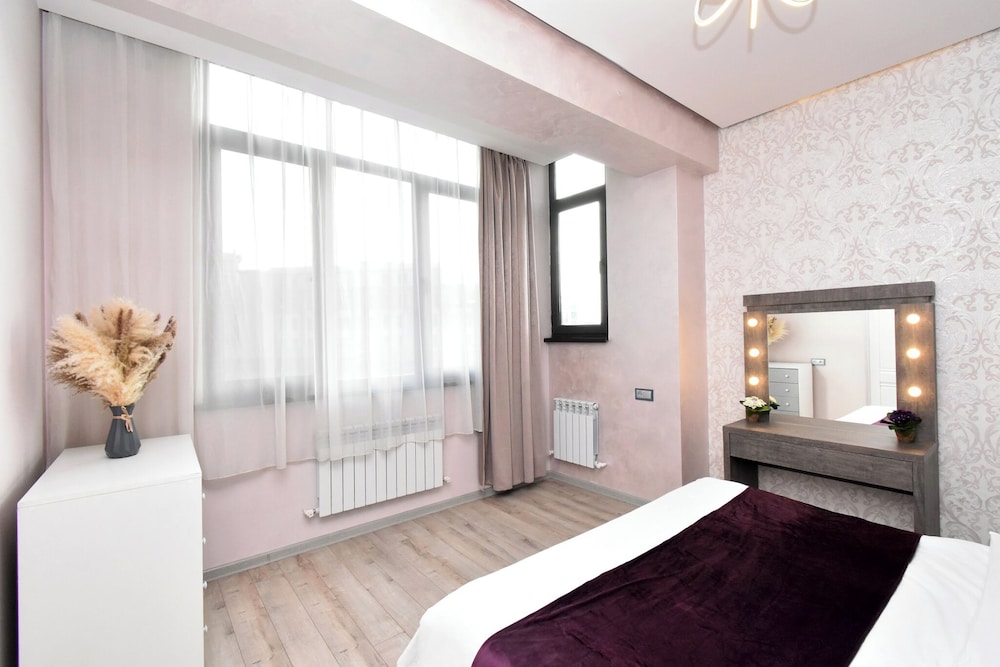 Teryan street apartment on 5 floor
