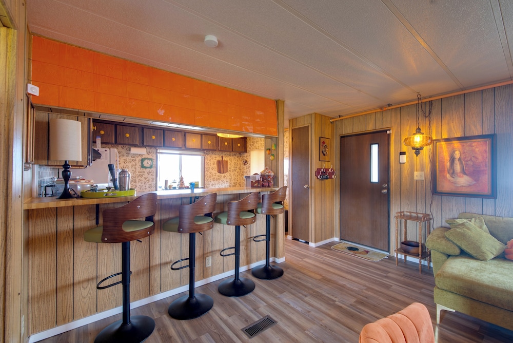 Walk to Beach! Fun Retro Retreat in Ocean Shores