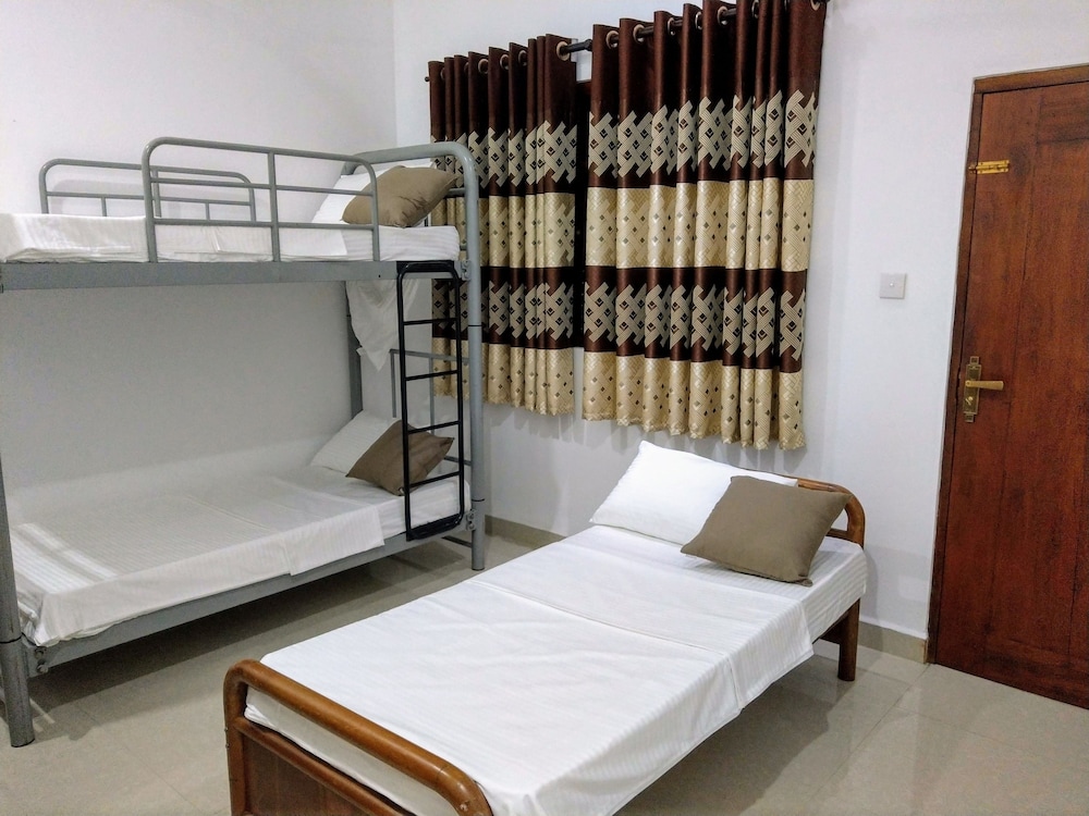 The Kaktus House at airport view 5