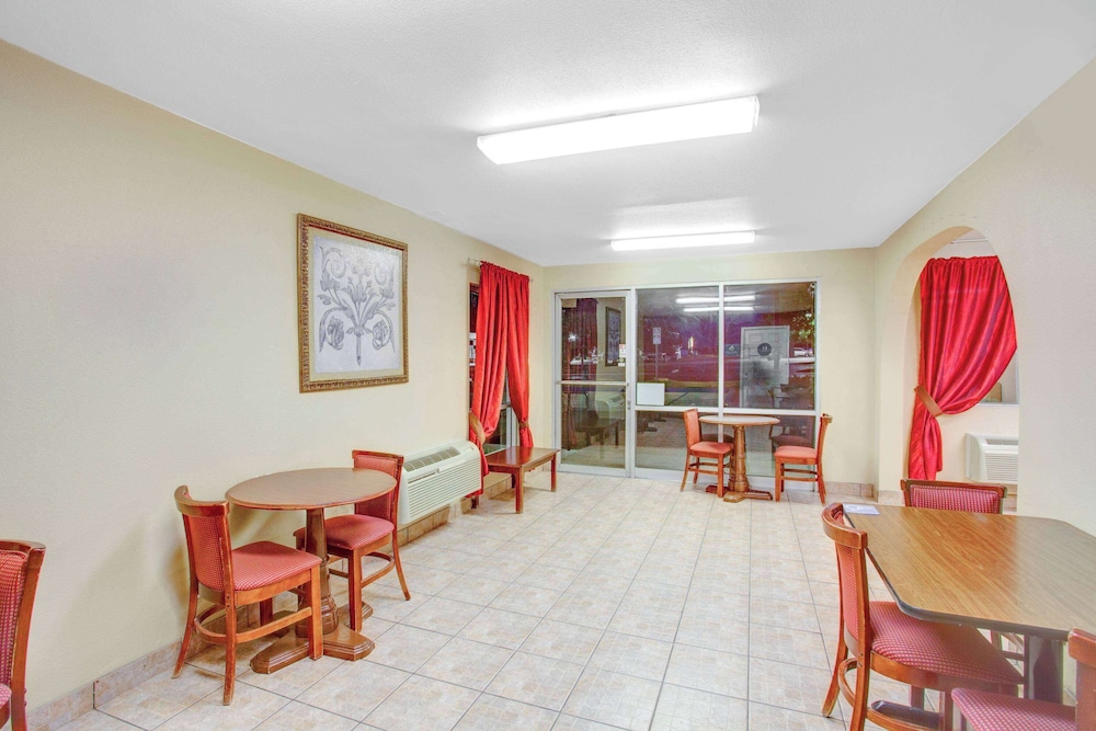 Baymont by Wyndham Coalinga view 2