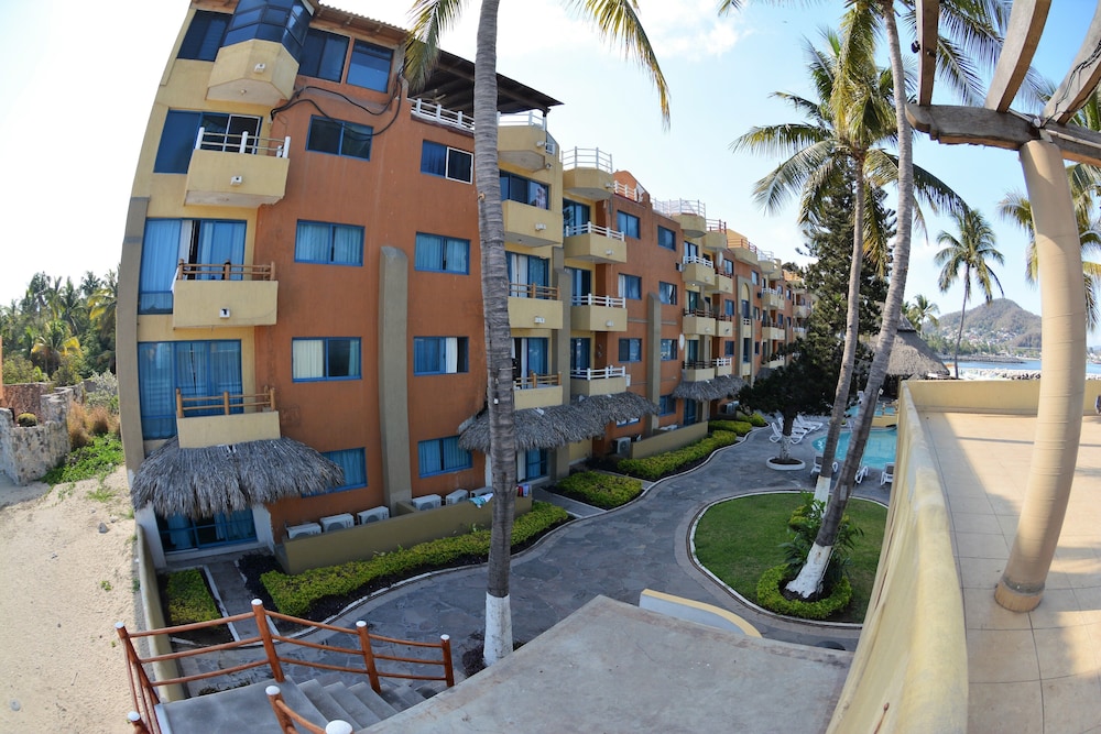 Hotel Marina Puerto Dorado - Image 1