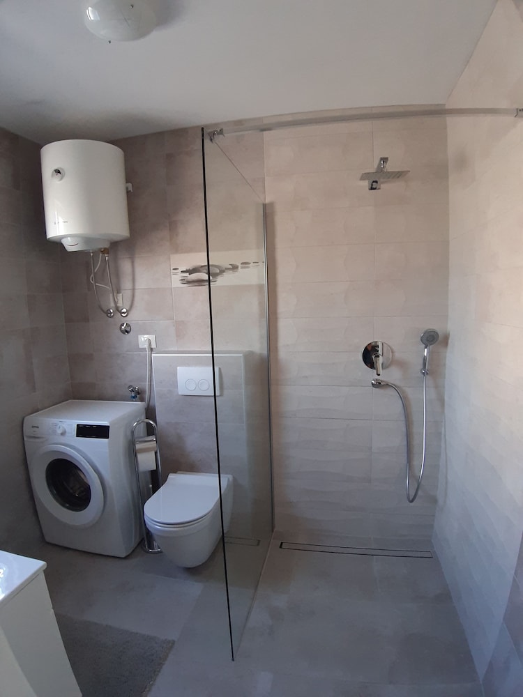 Apartments Grzinic en Rovinj — bathroom