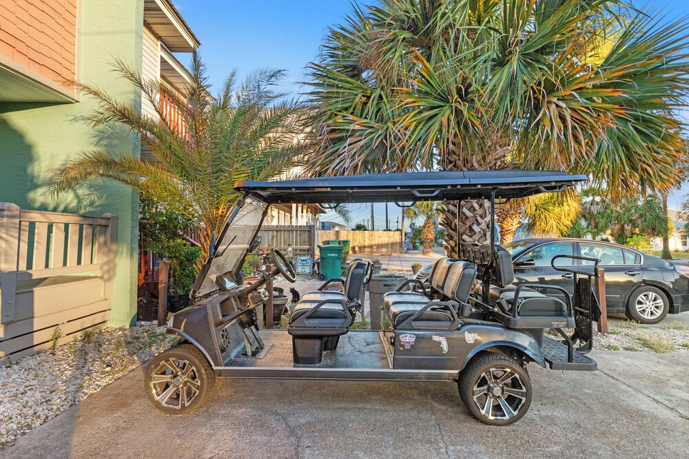 Just Beachy 3BR Dog-friendly Townhouse Near Beaches & Attractions!