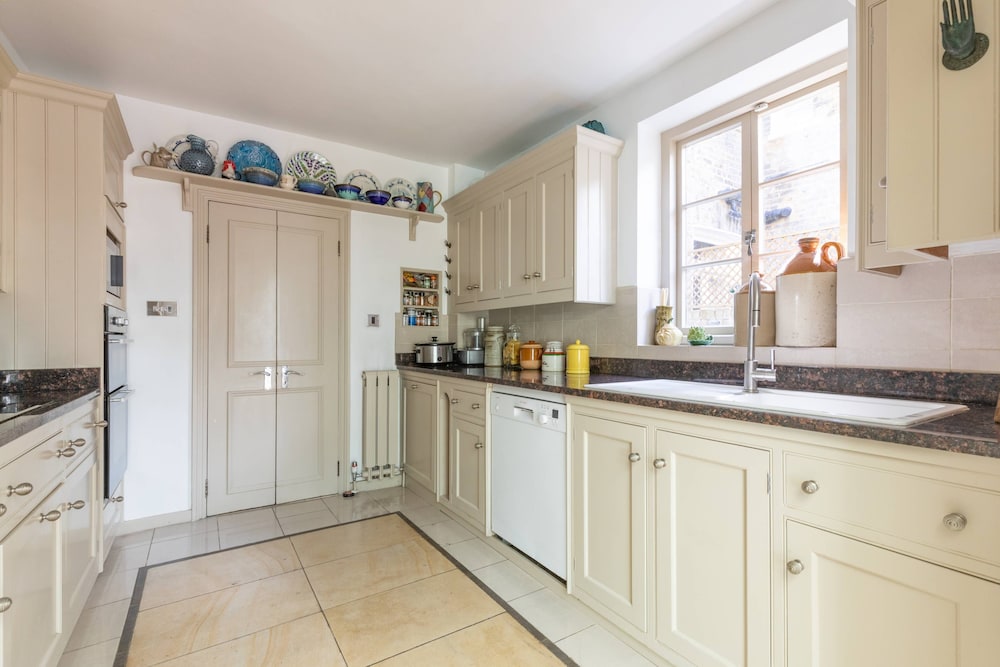Lilyville Road III by Onefinestay