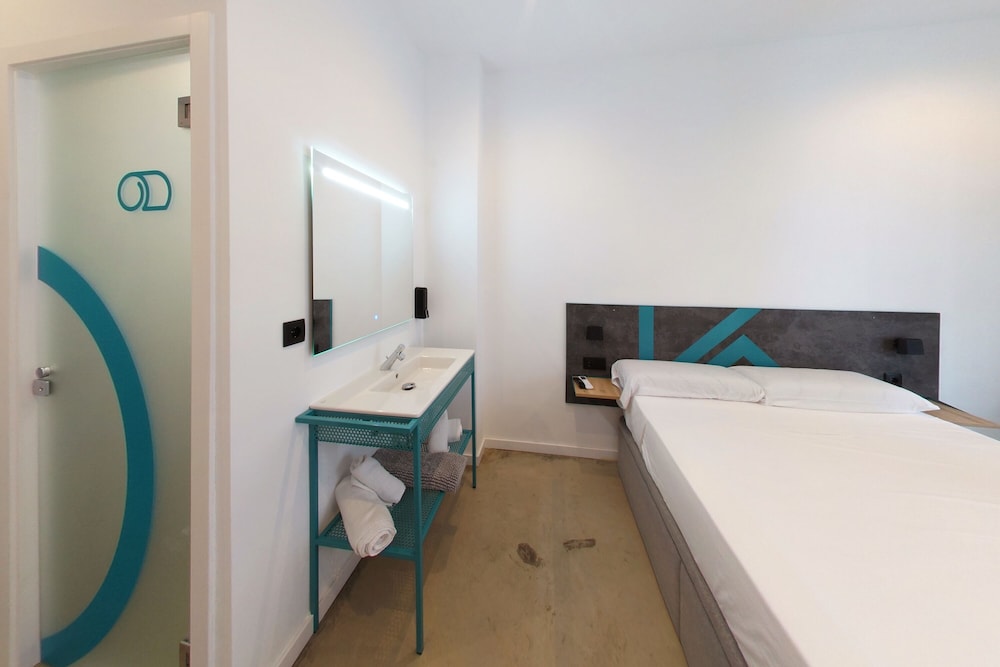 Konk Hostel view 5