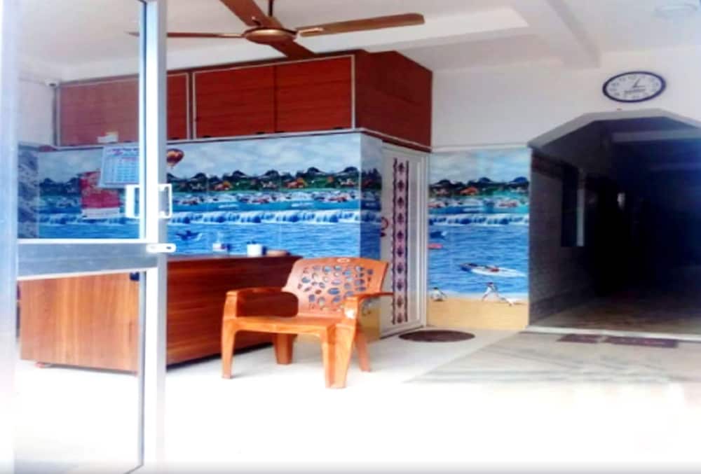 Lobby & Reception