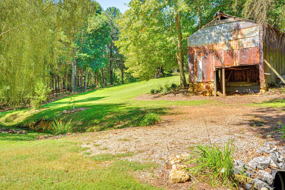 Cozy Cottage: Nature-filled Winston-salem Retreat!