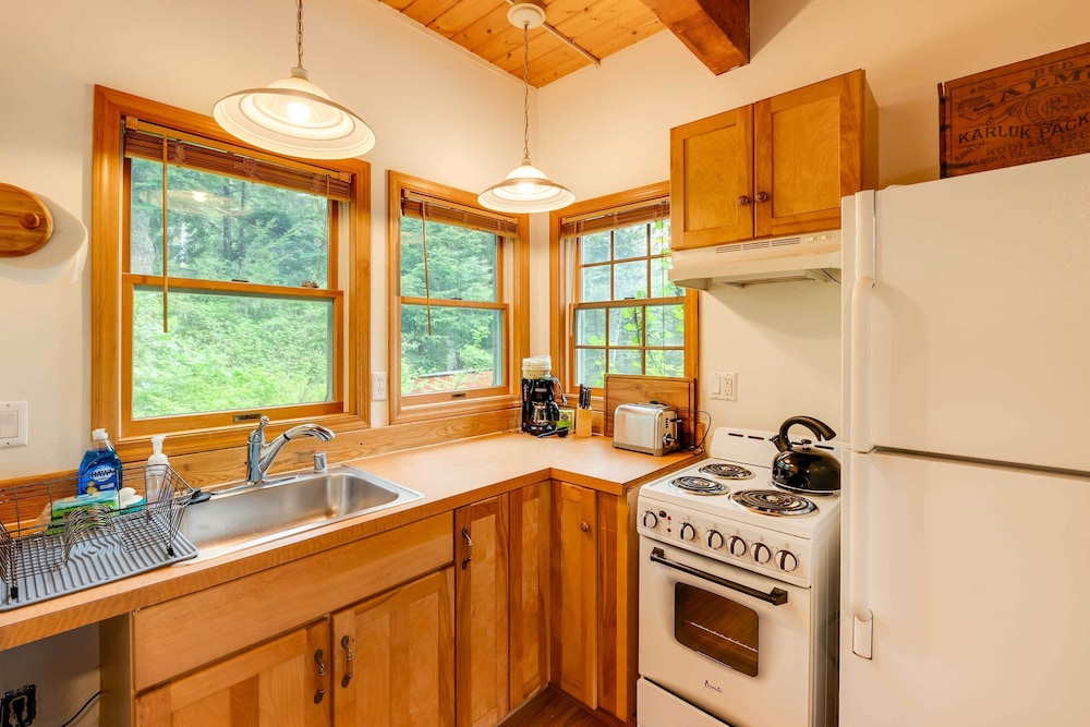 Juneau Vacations - Juneau Vacation Home: Stunning View  Beach Access - Property Image 25