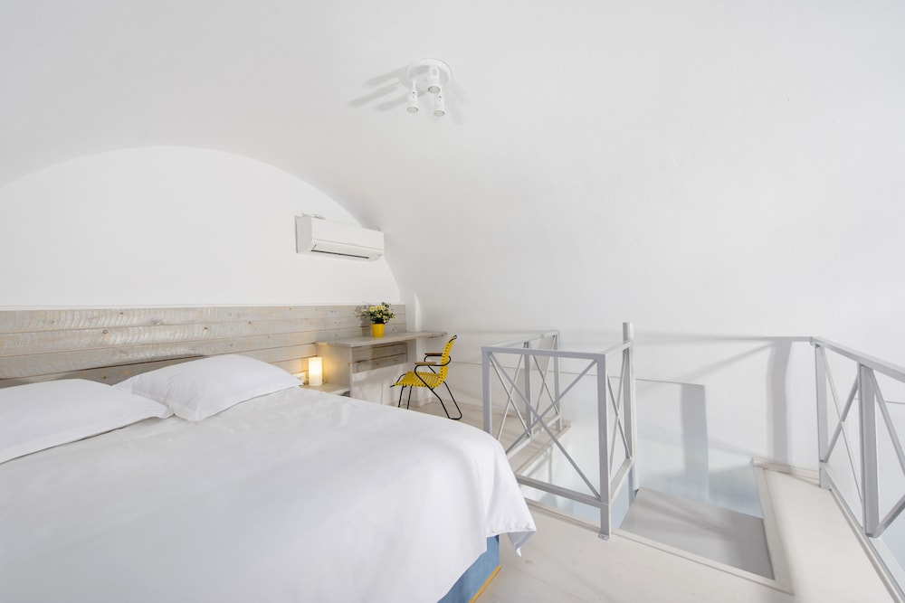 Earino Suites & Villas