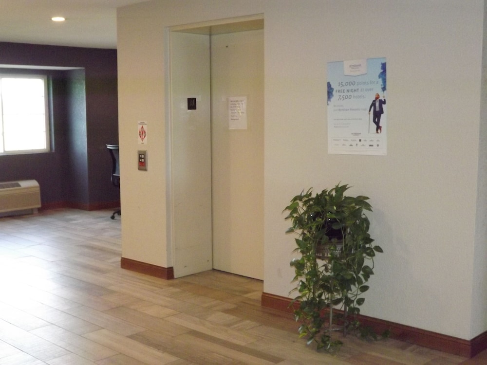 Microtel Inn & Suites by Wyndham Ames view 3