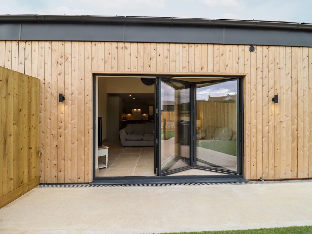 Bears Court Barn 3
