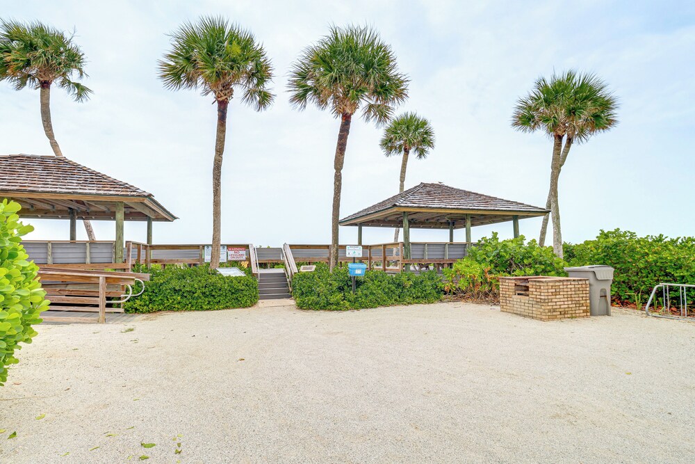 Pool & Beach Access: Vero Beach Condo!