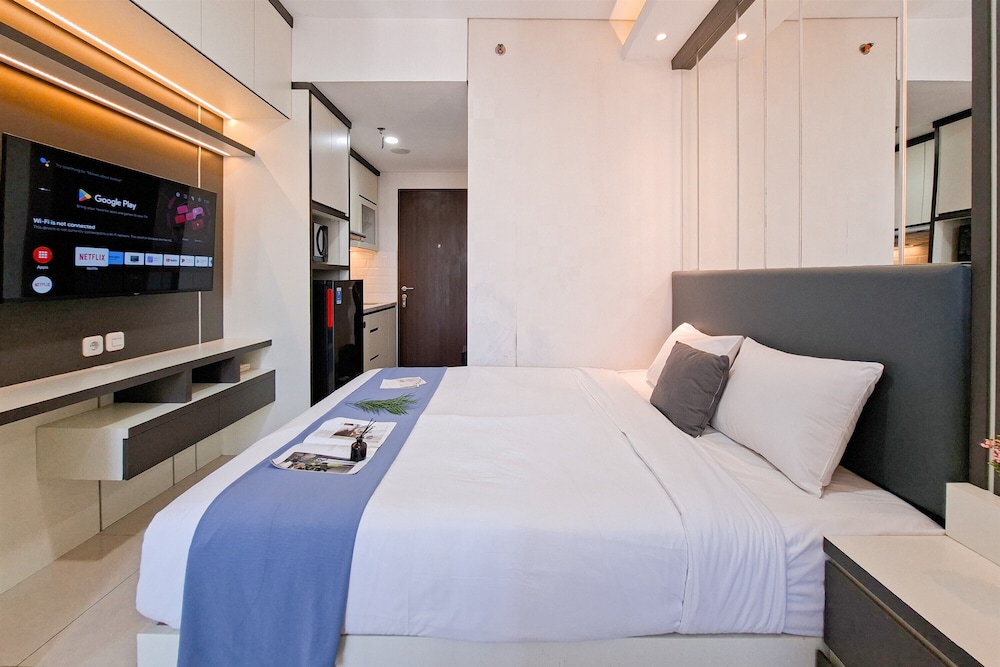 Modern Monochromatic Studio At Transpark Bintaro Apartment