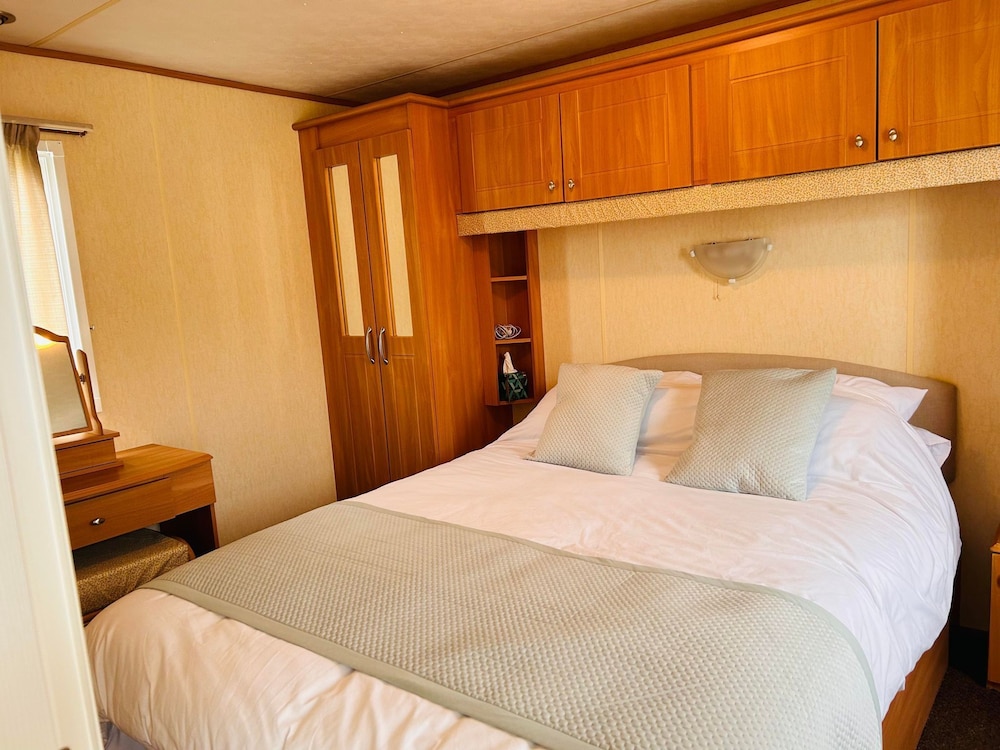 Charming Countryside Static Van With Entertainment view 2