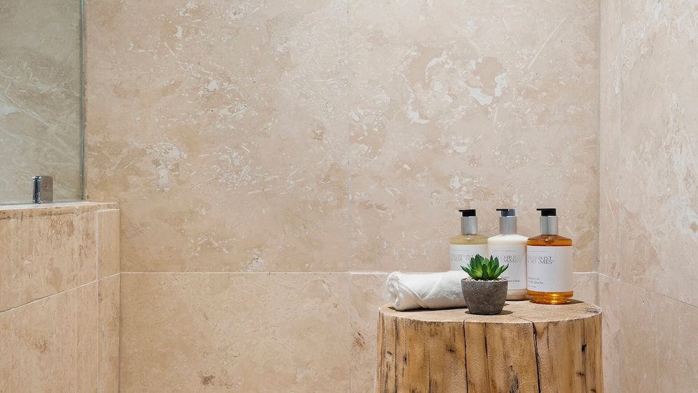 Luxury Vacation Rentals at 1 Hotel & Homes by LRMB