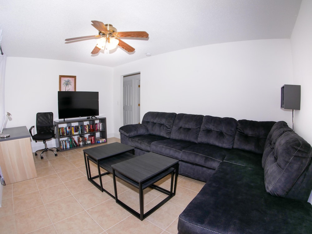 Large Pool With Jacuzzi, Near the Disney Attractions!! view 2