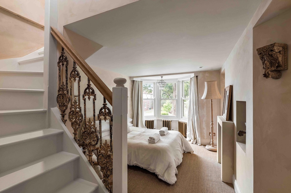 Chantry House With Free Parking By My Getaways