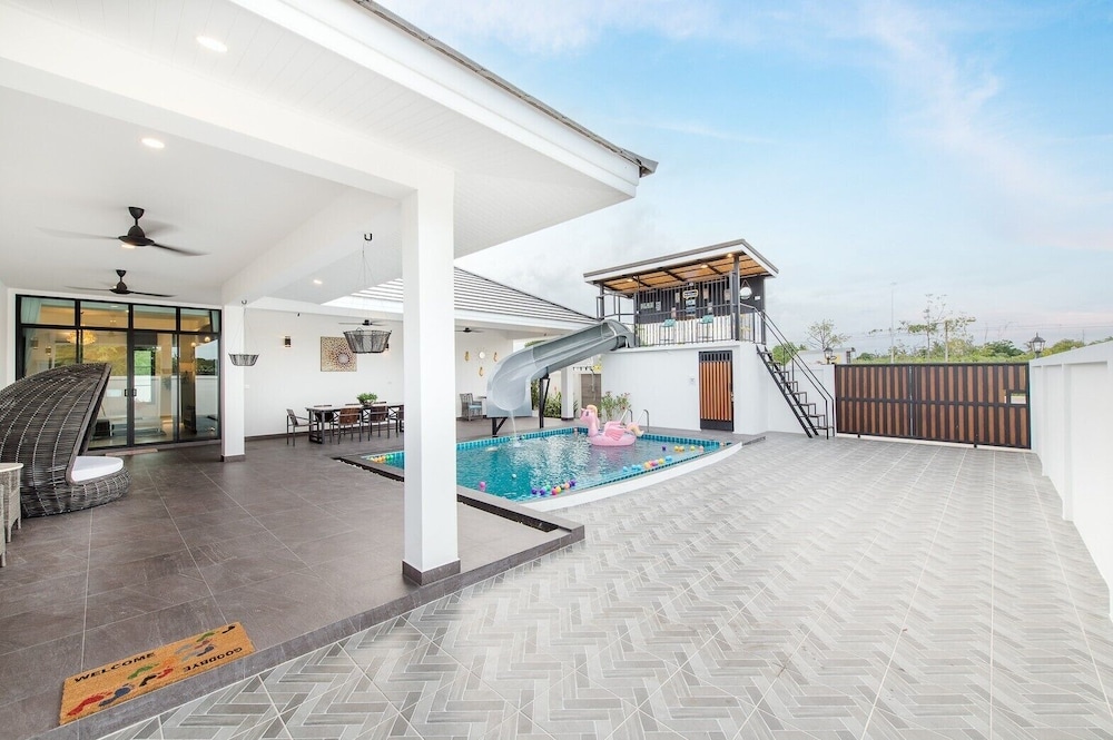 Full moon Bay hua hin Cha-am
