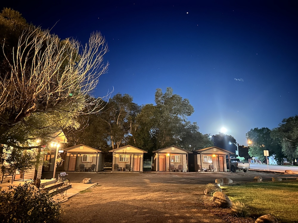 Moosehead Lodge & Cabins
