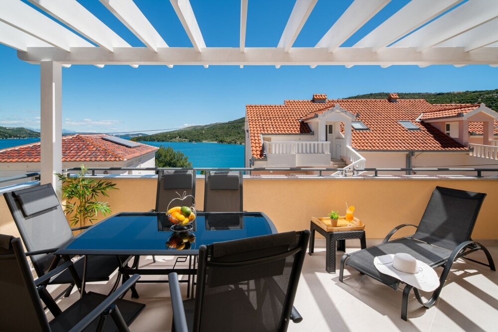 Lux 2 - Heated Pool - A2 view 2