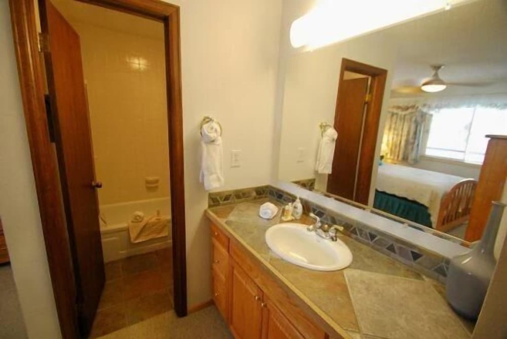 Snowdance Condo 2 Bedroom Apartment by Key to the Rockies
