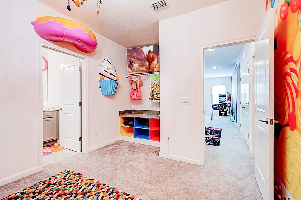 5893 Family Fun Home With Pool Near Theme Parks