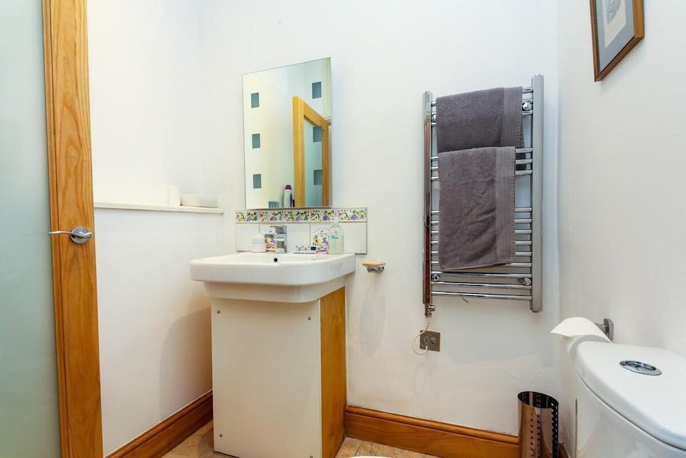Specious Family Kensington 5-bed House, Sleeps 12