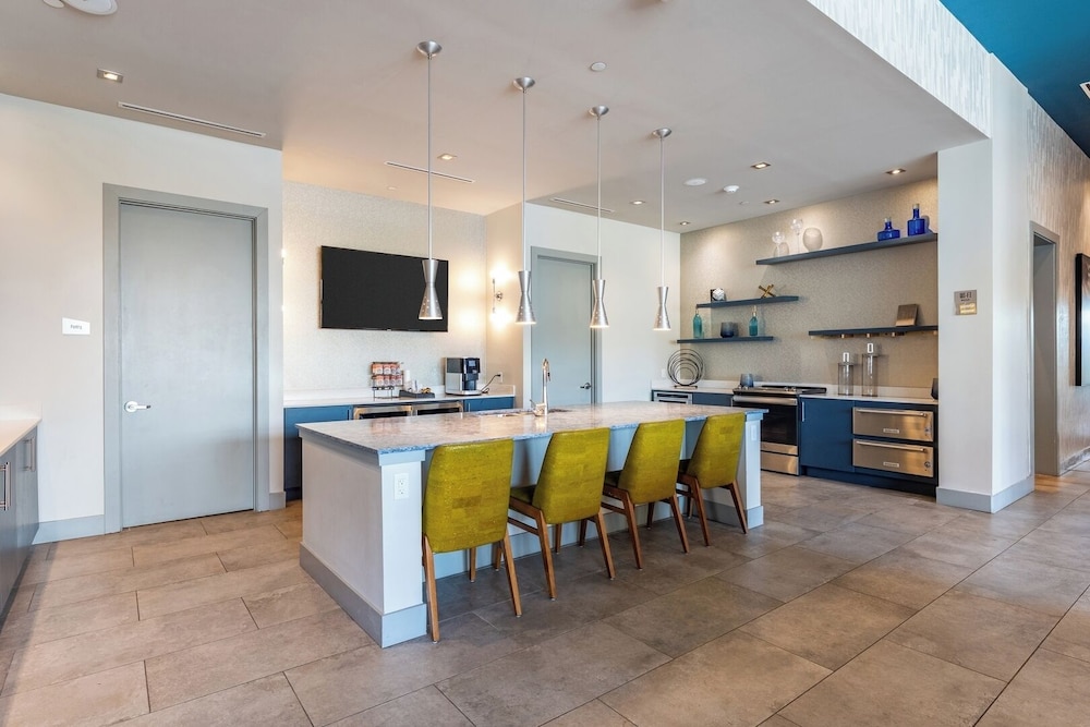 Daytona 2BR Getaway Parking Family & Pet-friendly