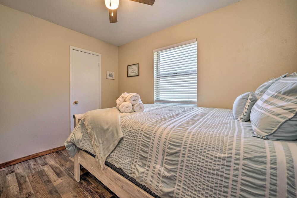 Private Hot Tub & Yard: Secluded Broken Bow Home! view 3