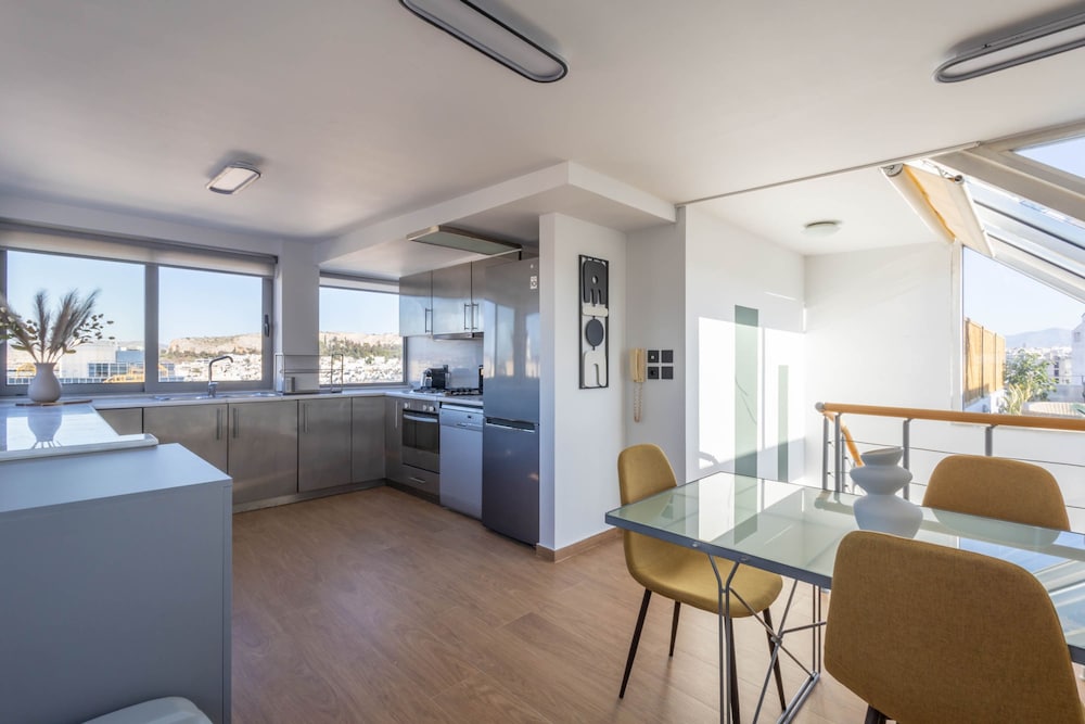 Acropolis Sky Retreat Jacuzzi 3BR Maisonette