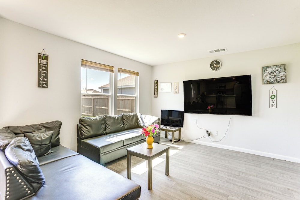 Near Hiking & Fishing: Airy Retreat in Cleveland!