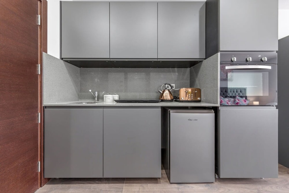 Modern Serviced Studio Flat Near Central London
