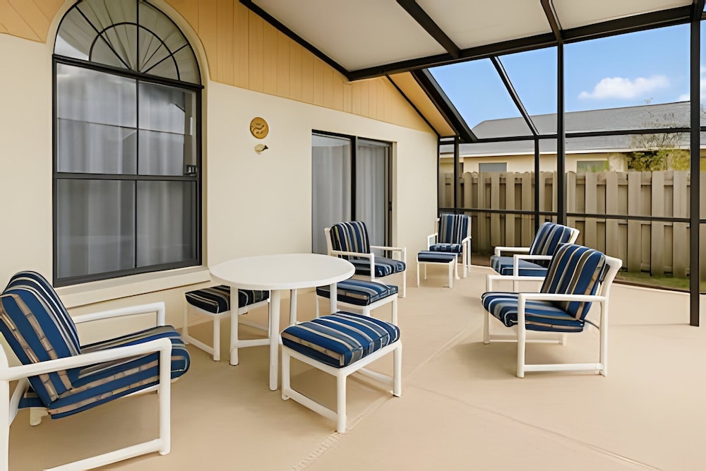 Prime Location! 3bd/2ba Villa