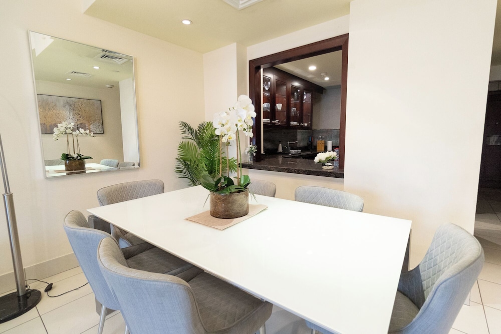 Reehan 1 - Happy Season - 2BR - Downtown