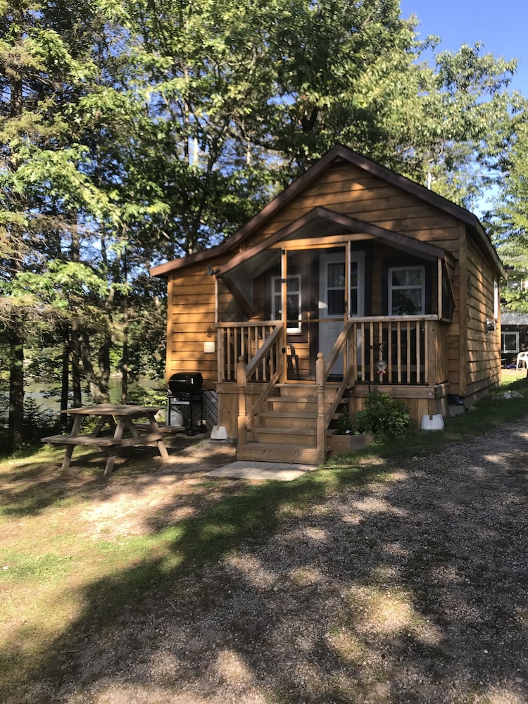 Longmuir's Hidden Cove Cottage Resort