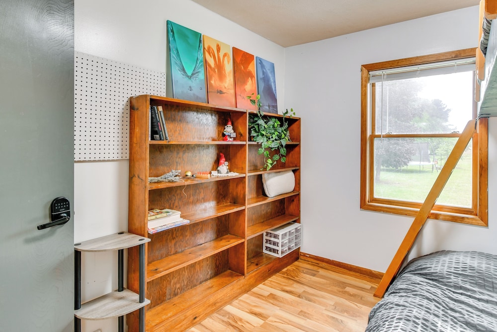 2 Mi to Turtle Creek Casino: Home w/ Game Room!