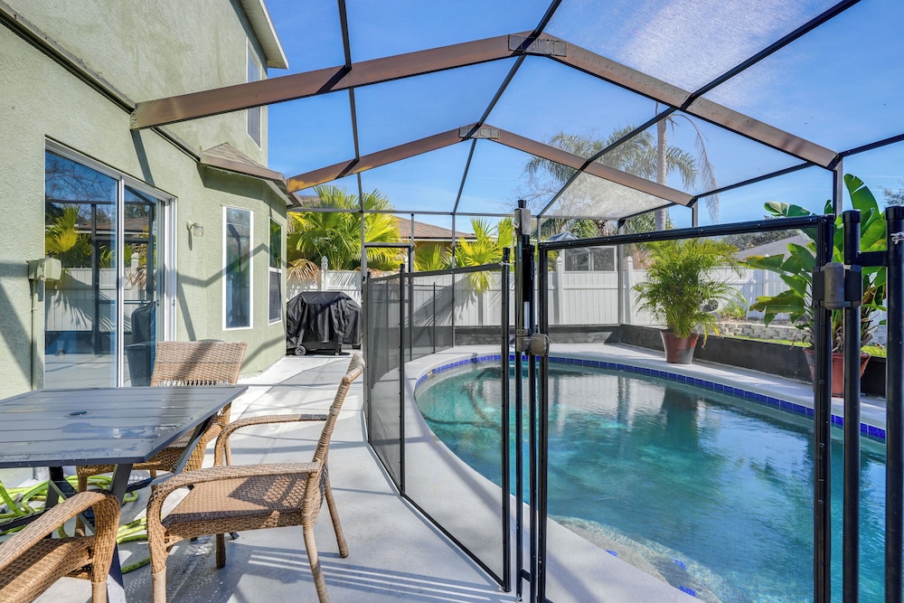 9 Mi to Beach: Peaceful Riverview Home w/ Patio