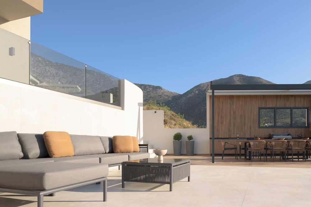 Luxurious Villa Dias With Tennis Court by Estia