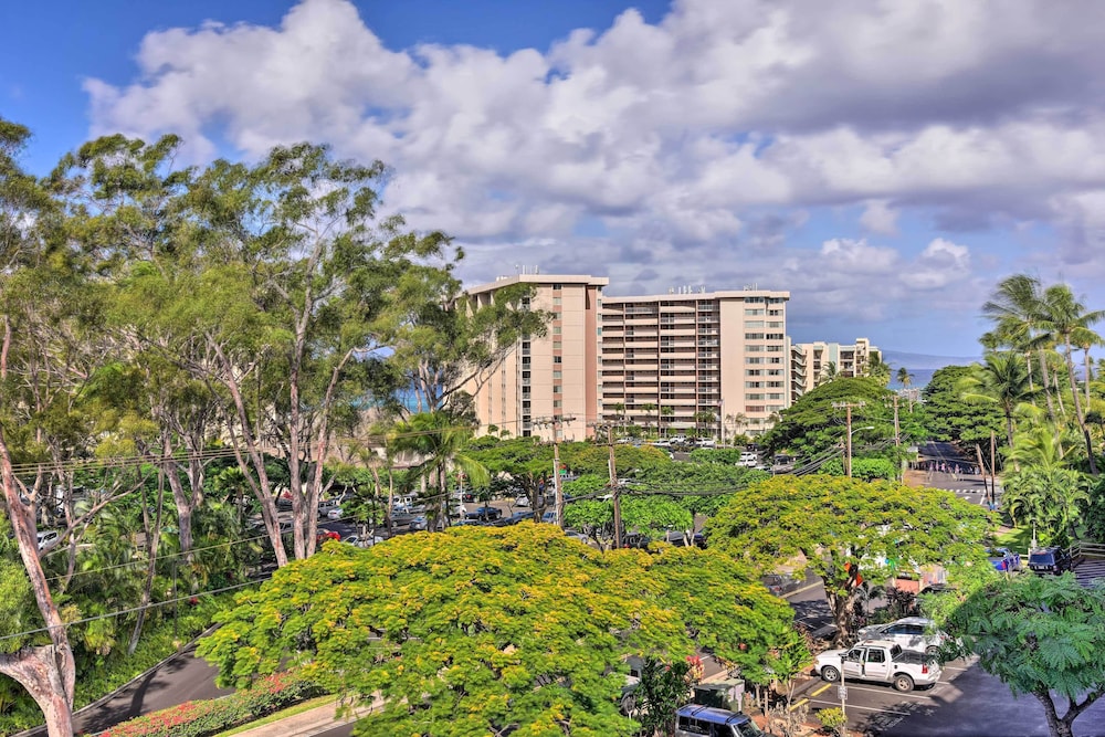 Modern & Cozy Condo Near Beaches w/ Coastal Views