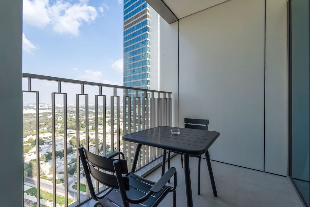 Modern 1-bedroom Apartment Perfect for Family in Downtown With Skyline Views