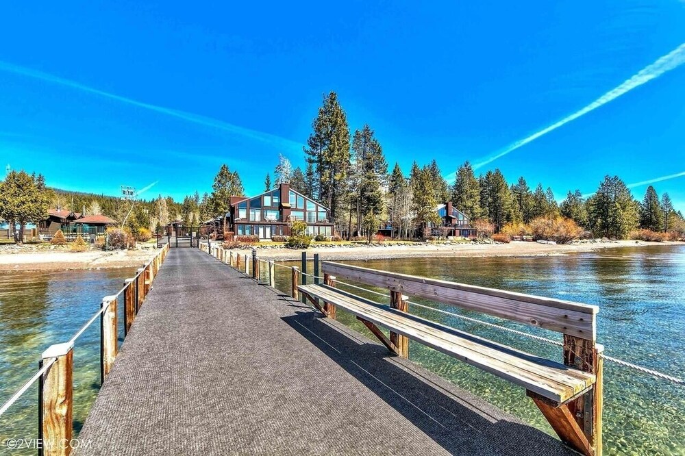 Park View Paradise 3 Bedroom Condo by RedAwning - Property Image 6