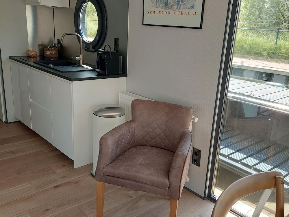 Luxury Houseboat in Volendam Marina, photo 9