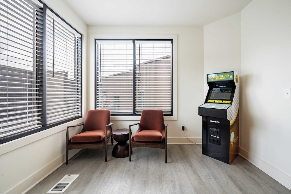 Sleeps 24 Rooftop, Game Room & Outdoor Spaces Just 10 Min to Broadway Outrider by Avantstay