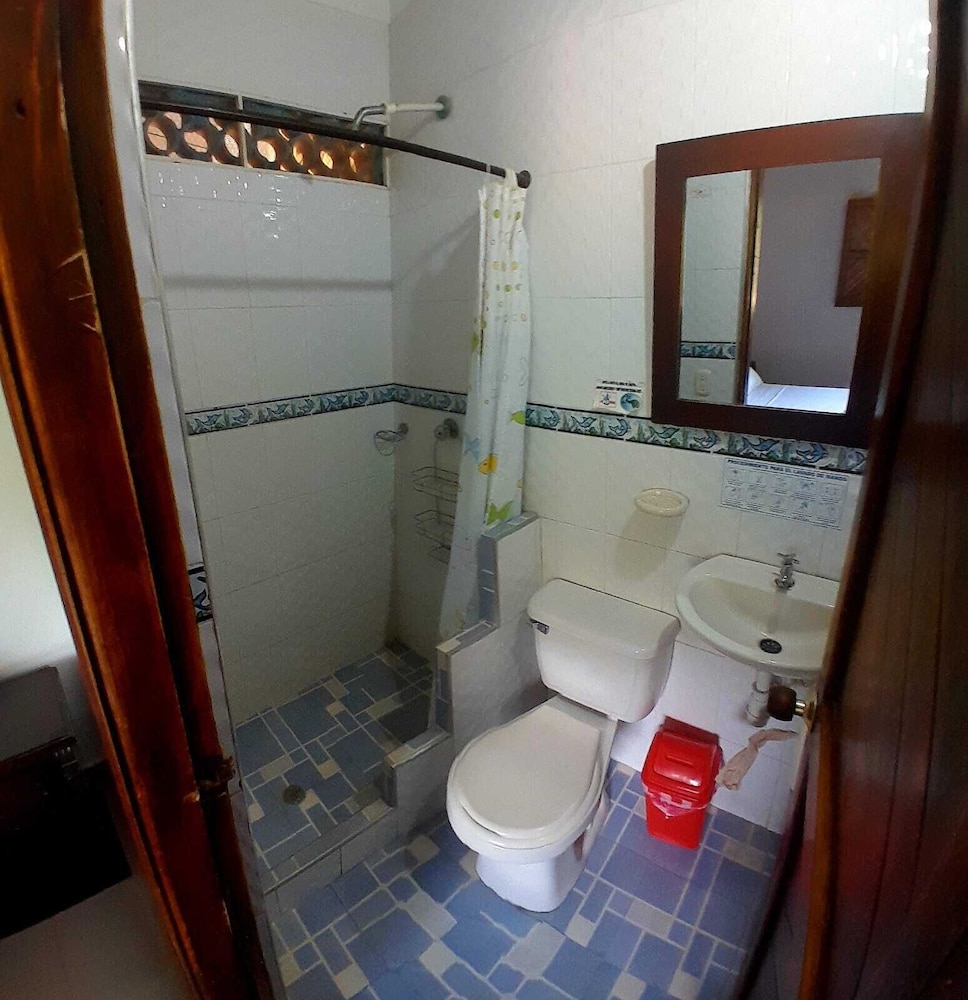 Hostal pelikan taganga