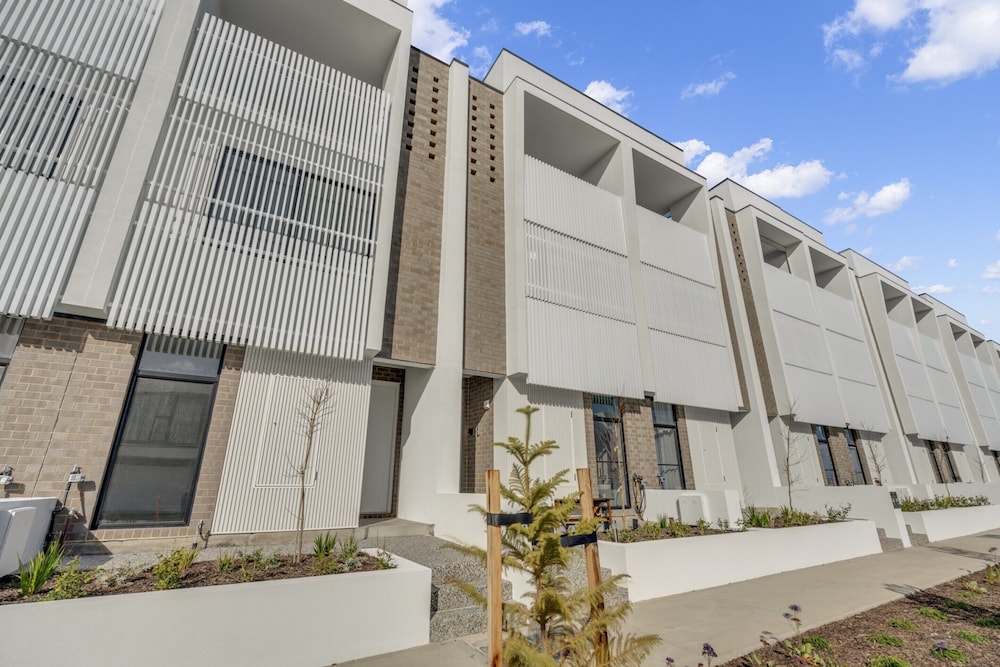 Oceanview Luxury With Dedicated Workspace