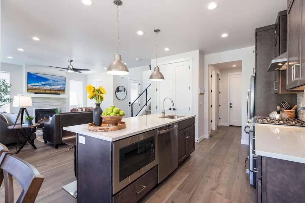 Hot Tub- Spacious-4br-deer Valley-mountain-view